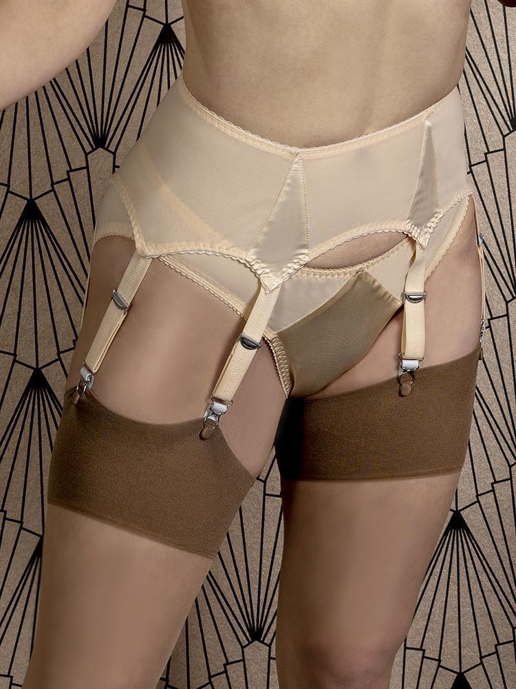 What Katie Did Harlow Peach 6 Strap Suspender Belt – RetroEsque